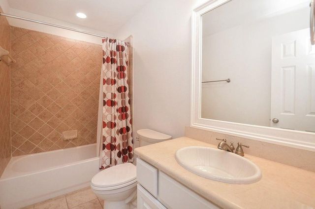 606 Floriencia St, Sugar Land, TX 77479
