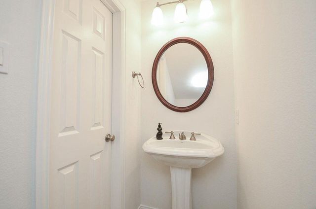 606 Floriencia St, Sugar Land, TX 77479