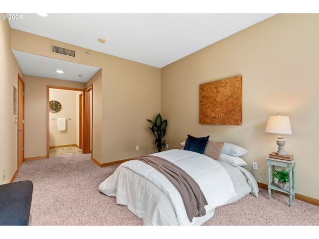 400 W 8TH St 236, Vancouver, WA 98660