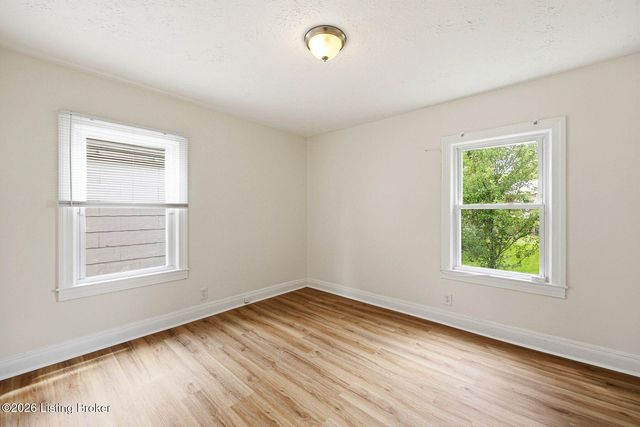 5128 Laughlin Ave, Louisville, KY 40214