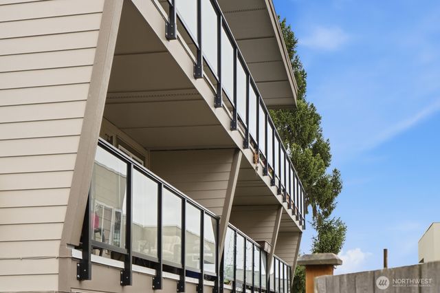 565 -569 Lee Street, Seattle, WA 98109