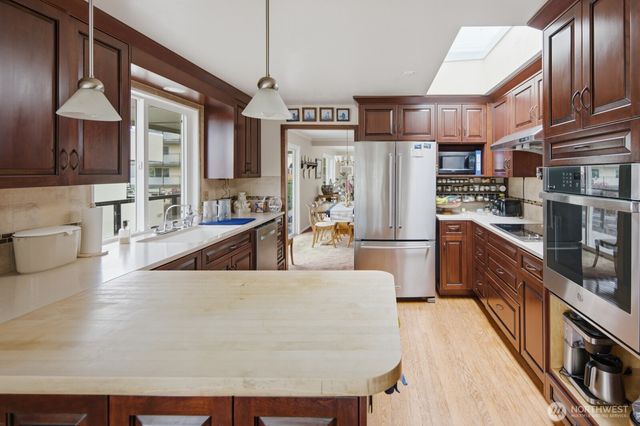 565 -569 Lee Street, Seattle, WA 98109