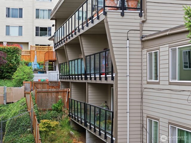 565 -569 Lee Street, Seattle, WA 98109
