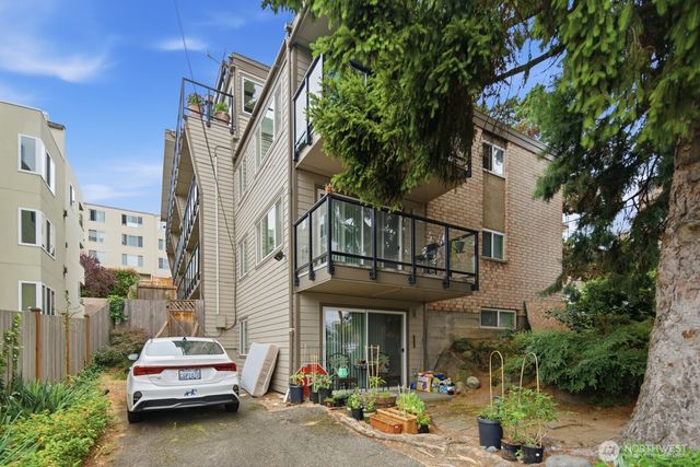 565 -569 Lee Street, Seattle, WA 98109