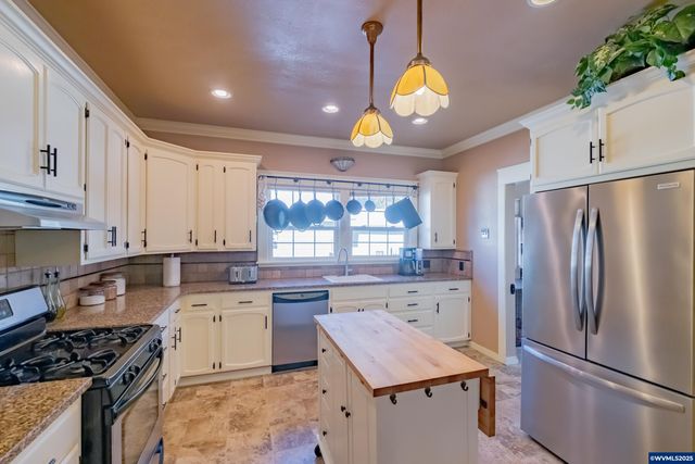 363 S 2nd St, Lebanon, OR 97355