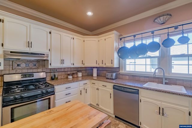 363 S 2nd St, Lebanon, OR 97355