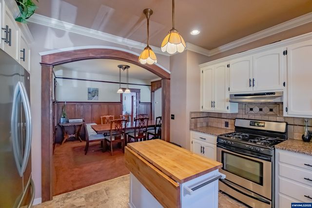 363 S 2nd St, Lebanon, OR 97355