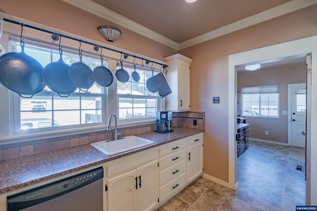 363 S 2nd St, Lebanon, OR 97355