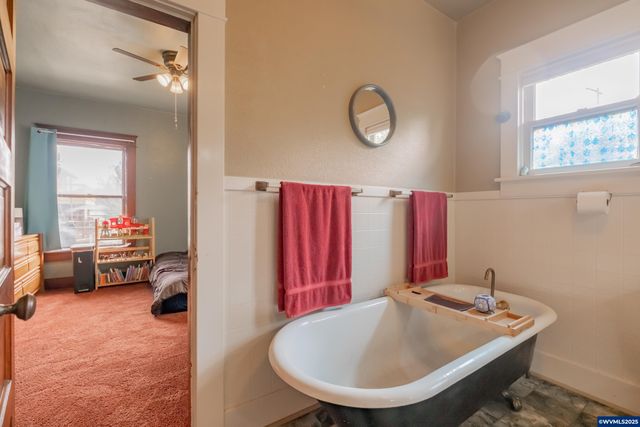 363 S 2nd St, Lebanon, OR 97355