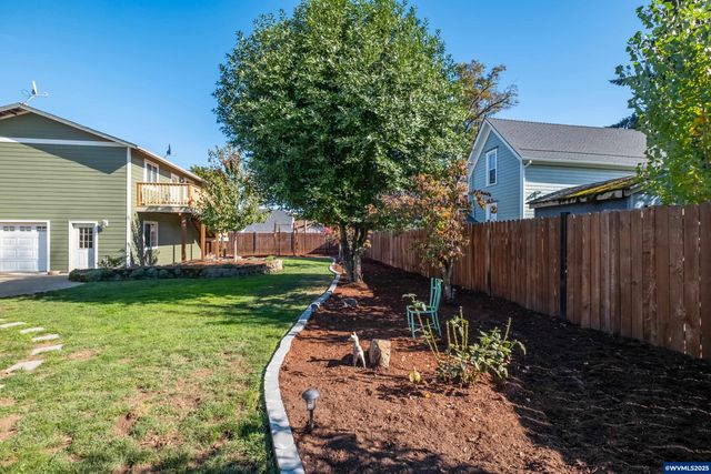 363 S 2nd St, Lebanon, OR 97355