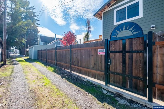 363 S 2nd St, Lebanon, OR 97355