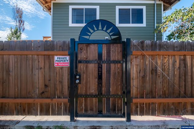 363 S 2nd St, Lebanon, OR 97355