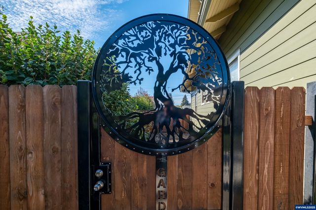 363 S 2nd St, Lebanon, OR 97355