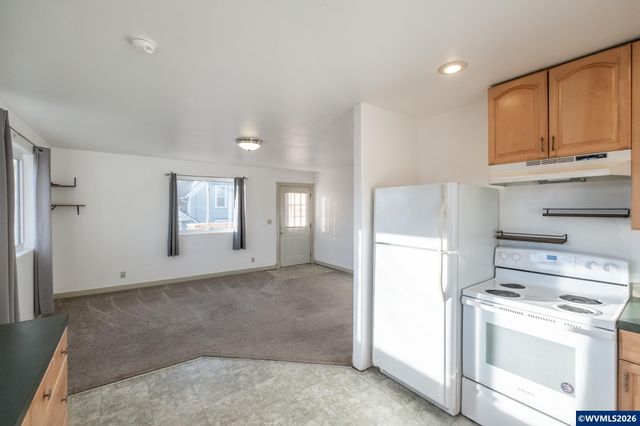 363 S 2nd St, Lebanon, OR 97355