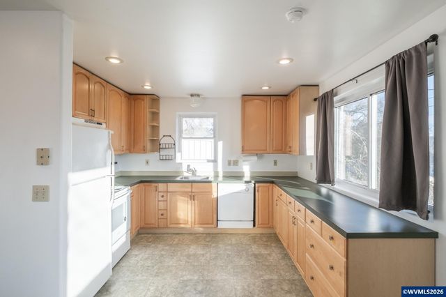 363 S 2nd St, Lebanon, OR 97355