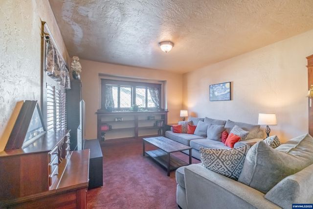 363 S 2nd St, Lebanon, OR 97355