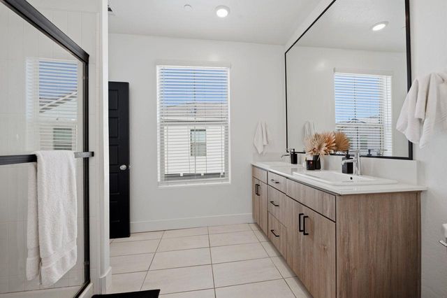 555 N Citadel Lane, Clovis, CA 93611