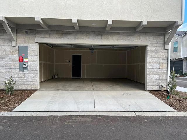 555 N Citadel Lane, Clovis, CA 93611