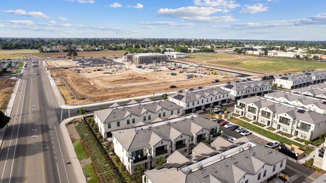 555 N Citadel Lane, Clovis, CA 93611