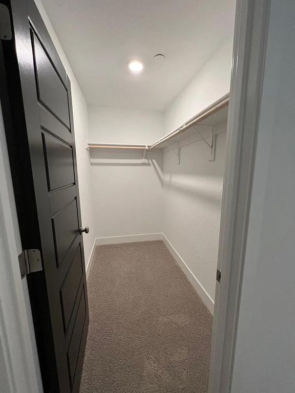 Image 19 of property listing at 555 N Citadel Lane, Clovis, CA 93611
