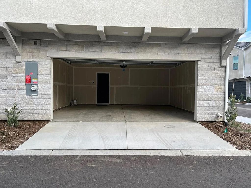 Image 24 of property listing at 555 N Citadel Lane, Clovis, CA 93611