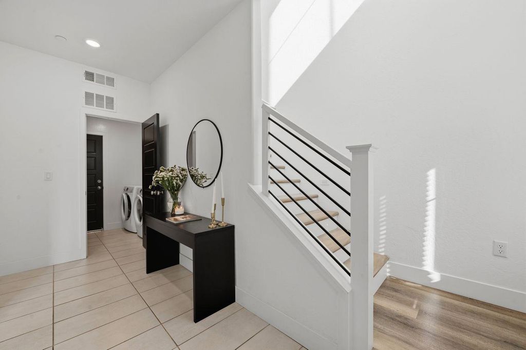 Image 9 of property listing at 555 N Citadel Lane, Clovis, CA 93611