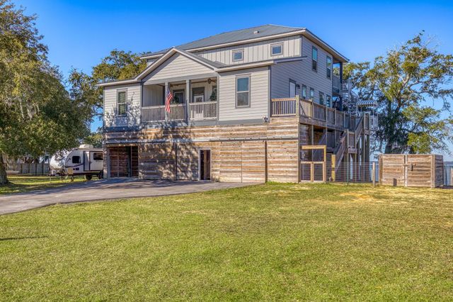 305 Garcon Point Road, Milton, FL 32583