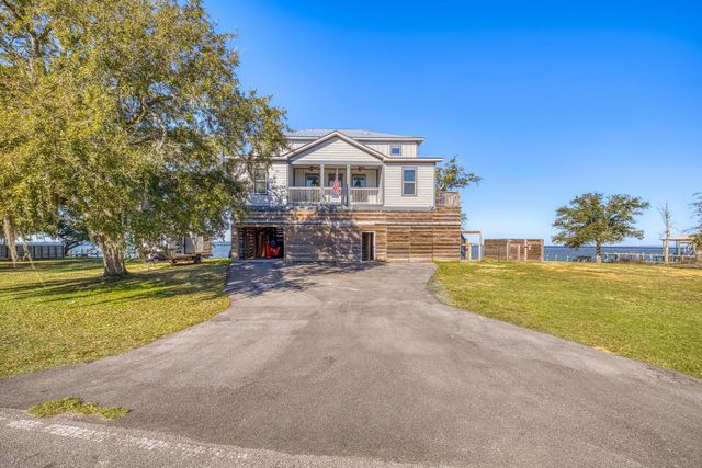 305 Garcon Point Road, Milton, FL 32583