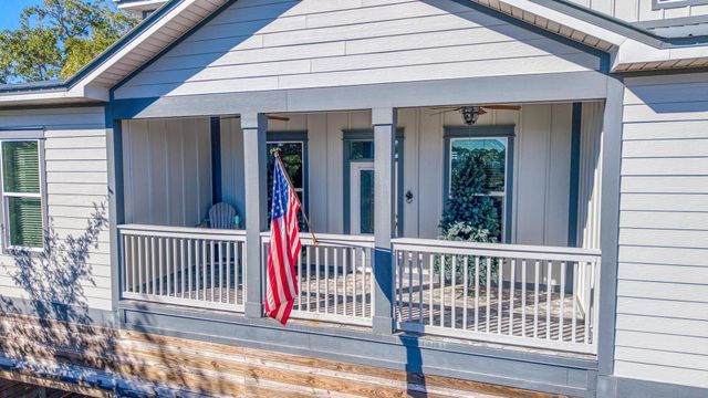 305 Garcon Point Road, Milton, FL 32583