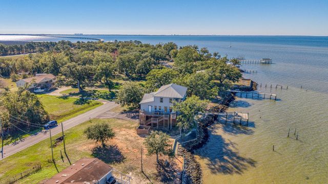 305 Garcon Point Road, Milton, FL 32583