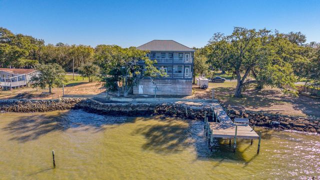 305 Garcon Point Road, Milton, FL 32583