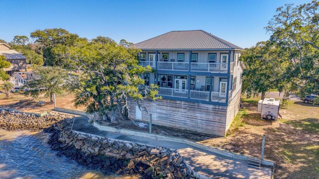 305 Garcon Point Road, Milton, FL 32583