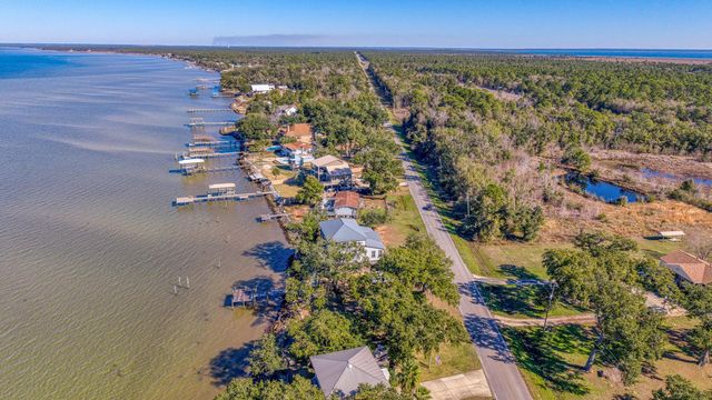 305 Garcon Point Road, Milton, FL 32583