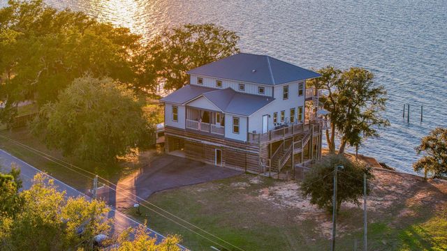 305 Garcon Point Road, Milton, FL 32583