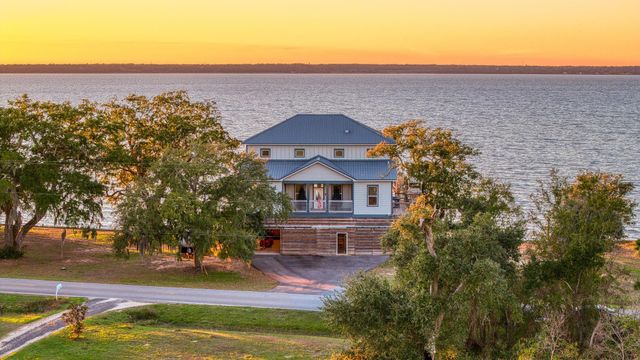 305 Garcon Point Road, Milton, FL 32583