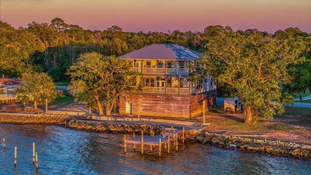 305 Garcon Point Road, Milton, FL 32583