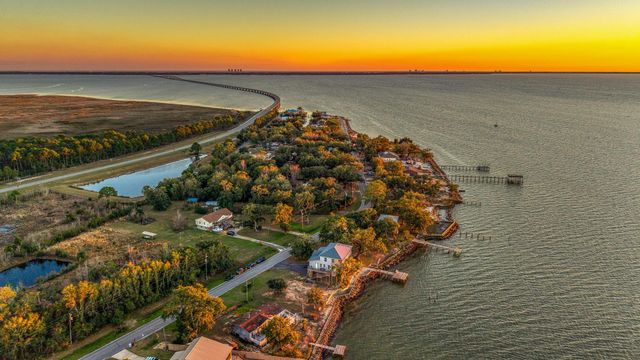 305 Garcon Point Road, Milton, FL 32583