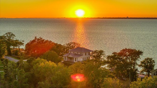 305 Garcon Point Road, Milton, FL 32583