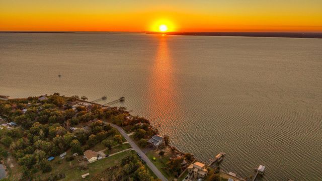 305 Garcon Point Road, Milton, FL 32583