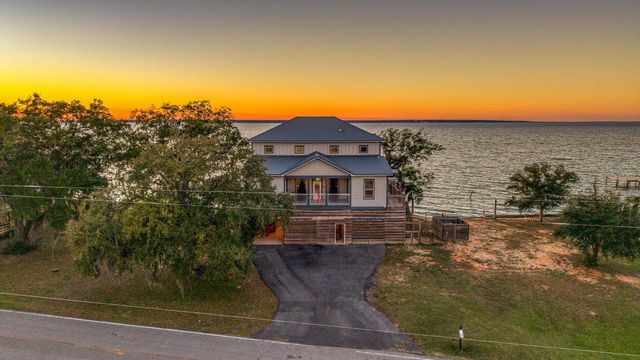 305 Garcon Point Road, Milton, FL 32583