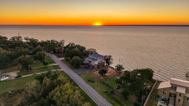 305 Garcon Point Road, Milton, FL 32583