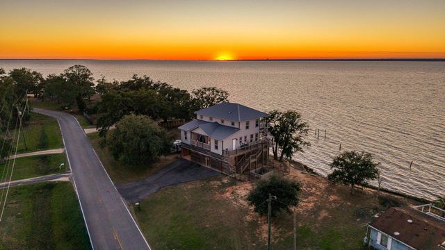 305 Garcon Point Road, Milton, FL 32583