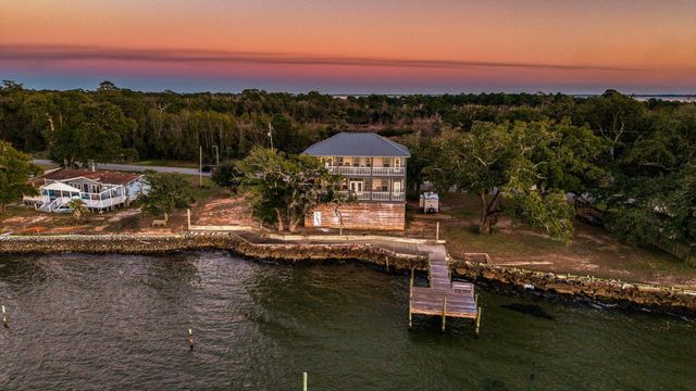 305 Garcon Point Road, Milton, FL 32583