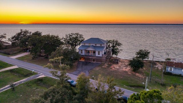 305 Garcon Point Road, Milton, FL 32583