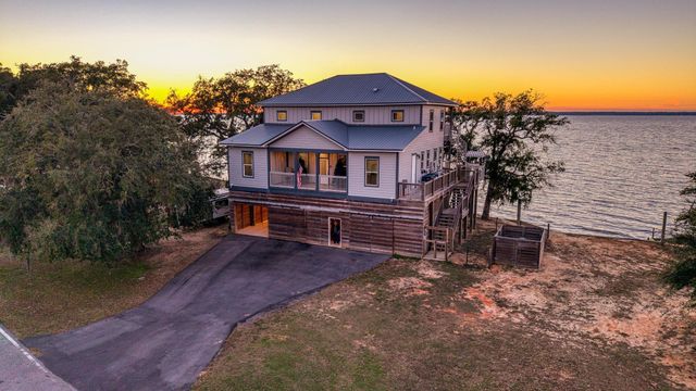 305 Garcon Point Road, Milton, FL 32583