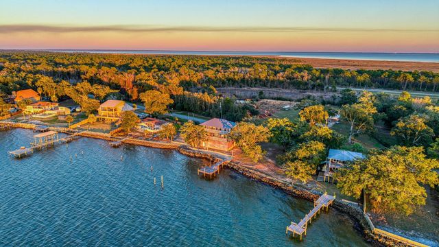 305 Garcon Point Road, Milton, FL 32583