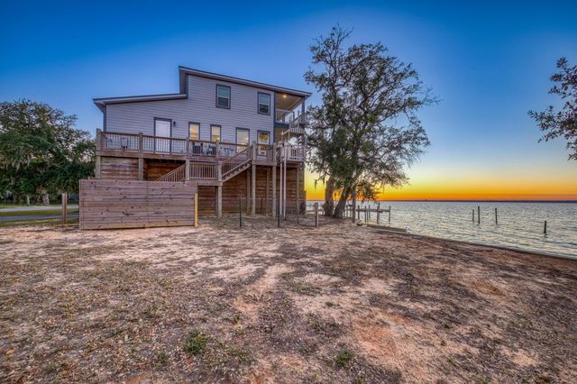 305 Garcon Point Road, Milton, FL 32583