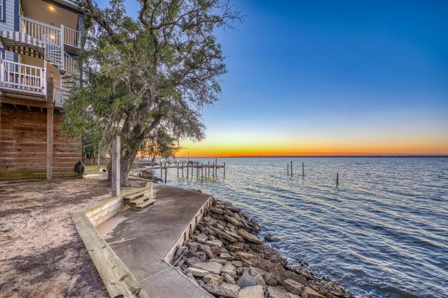 305 Garcon Point Road, Milton, FL 32583