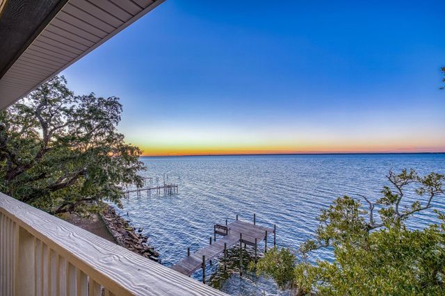 305 Garcon Point Road, Milton, FL 32583