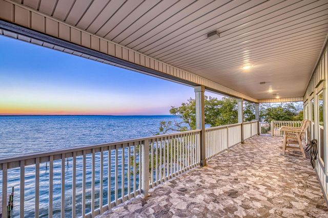 305 Garcon Point Road, Milton, FL 32583